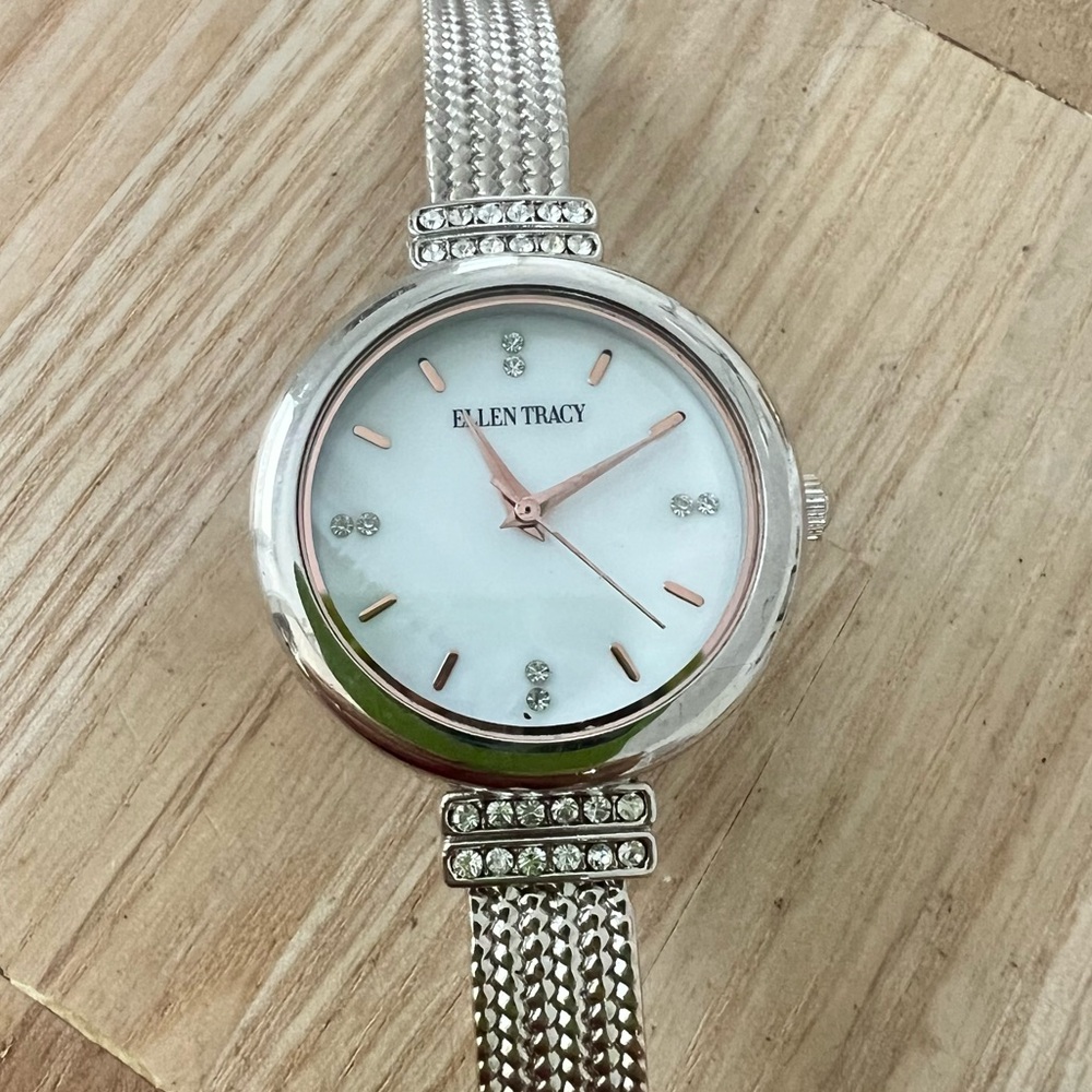 Ellen Tracy ladies silver tone bracelet dress watch NEW BATTERY
